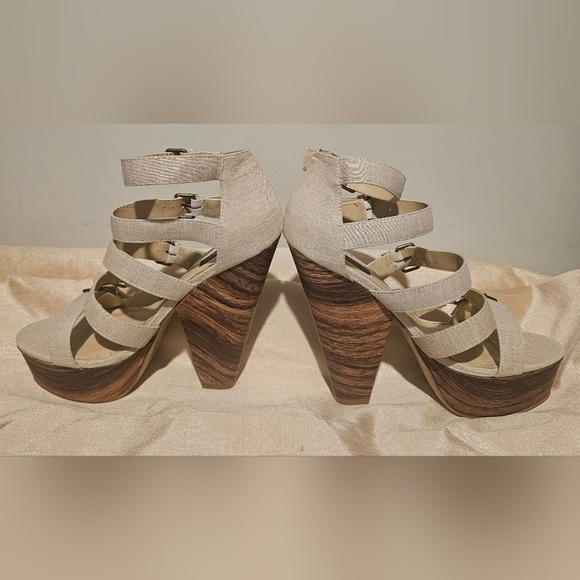 Shoedazzle Izabella Rue Natural Chunky Heels Size 9 - Picture 2 of 3